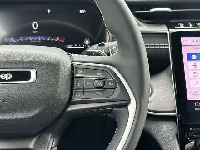 Used 2023 Jeep Grand Cherokee Limited AWD/4WD image 9