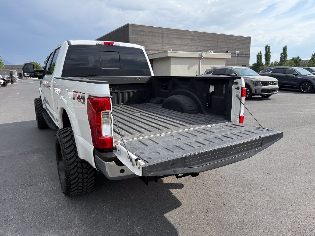 Used 2018 Ford F350 Lariat w/ Chrome Package AWD/4WD image 12