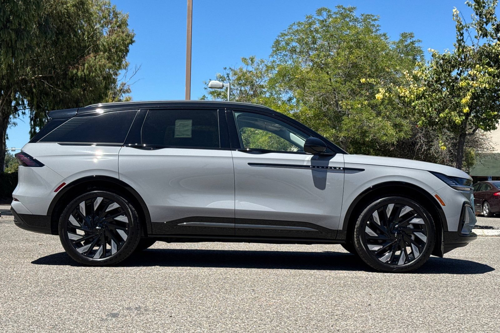 New 2026 Lincoln Nautilus Reserve AWD/4WD image 3
