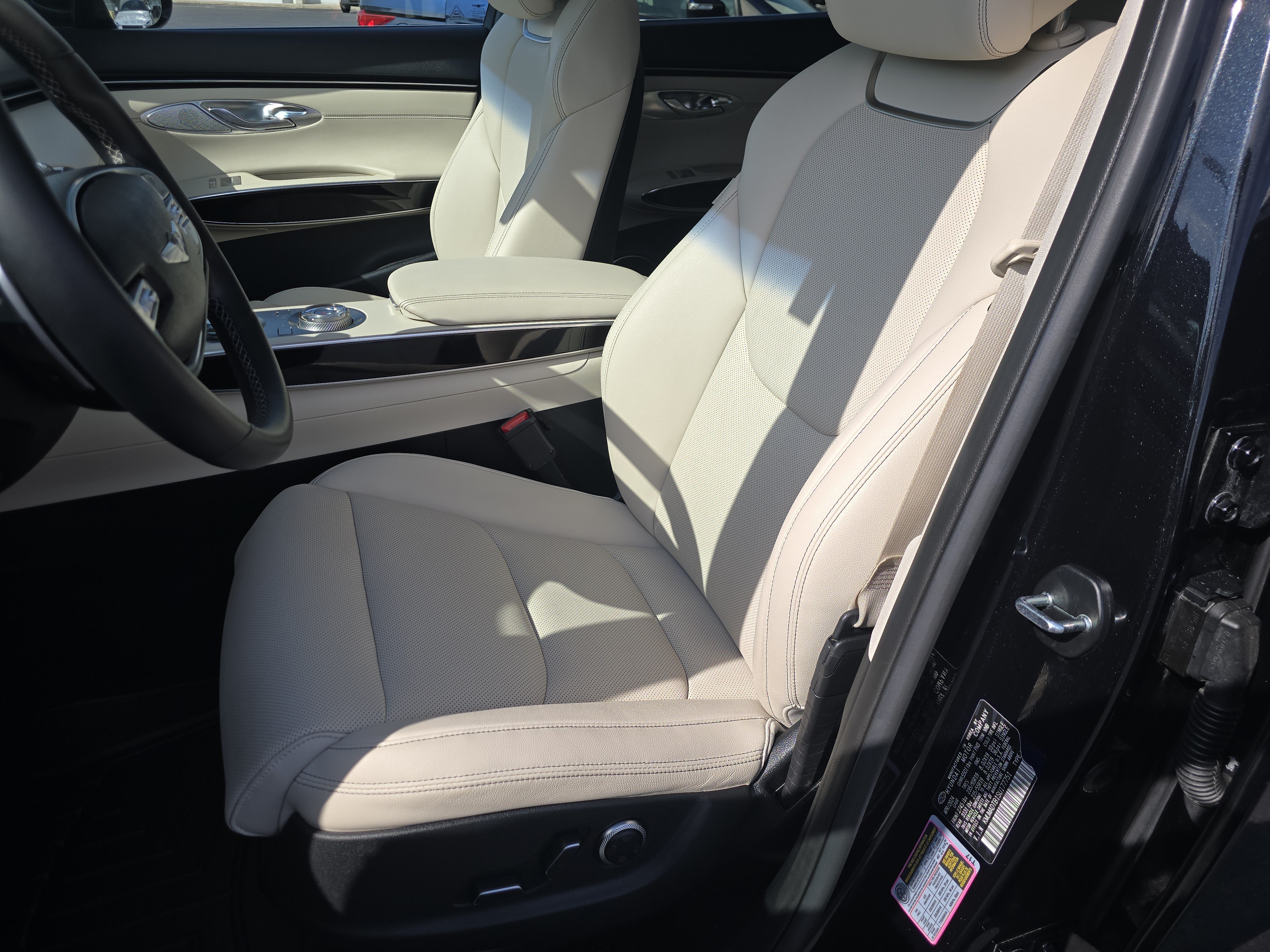 Used 2025 Genesis GV70 2.5T AWD/4WD image 21