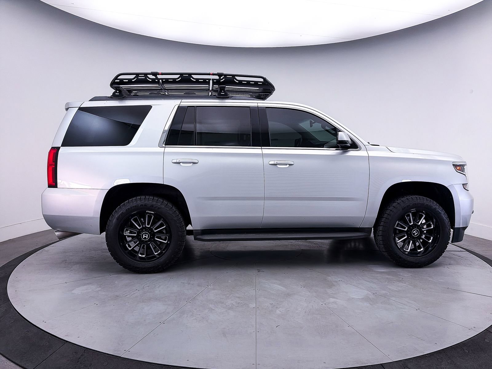 Used 2017 Chevrolet Tahoe LT w/ Luxury Package AWD/4WD image 33