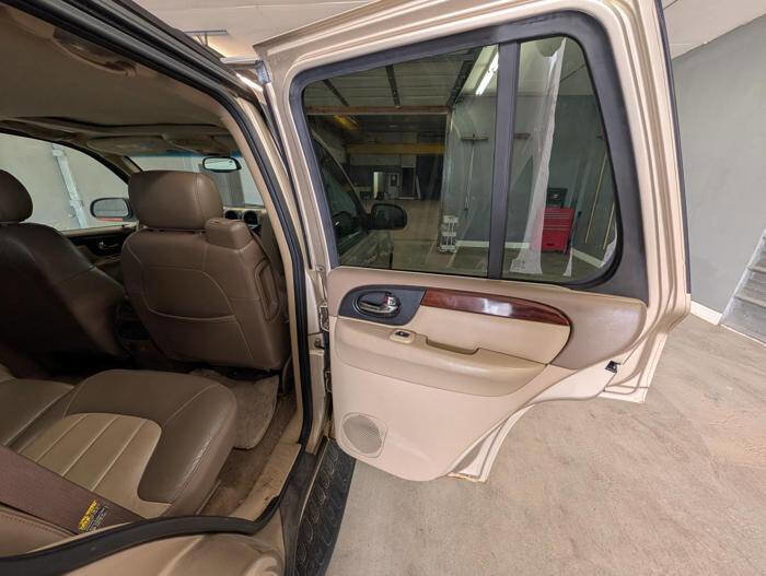 Used 2004 GMC Envoy SLT AWD/4WD image 28
