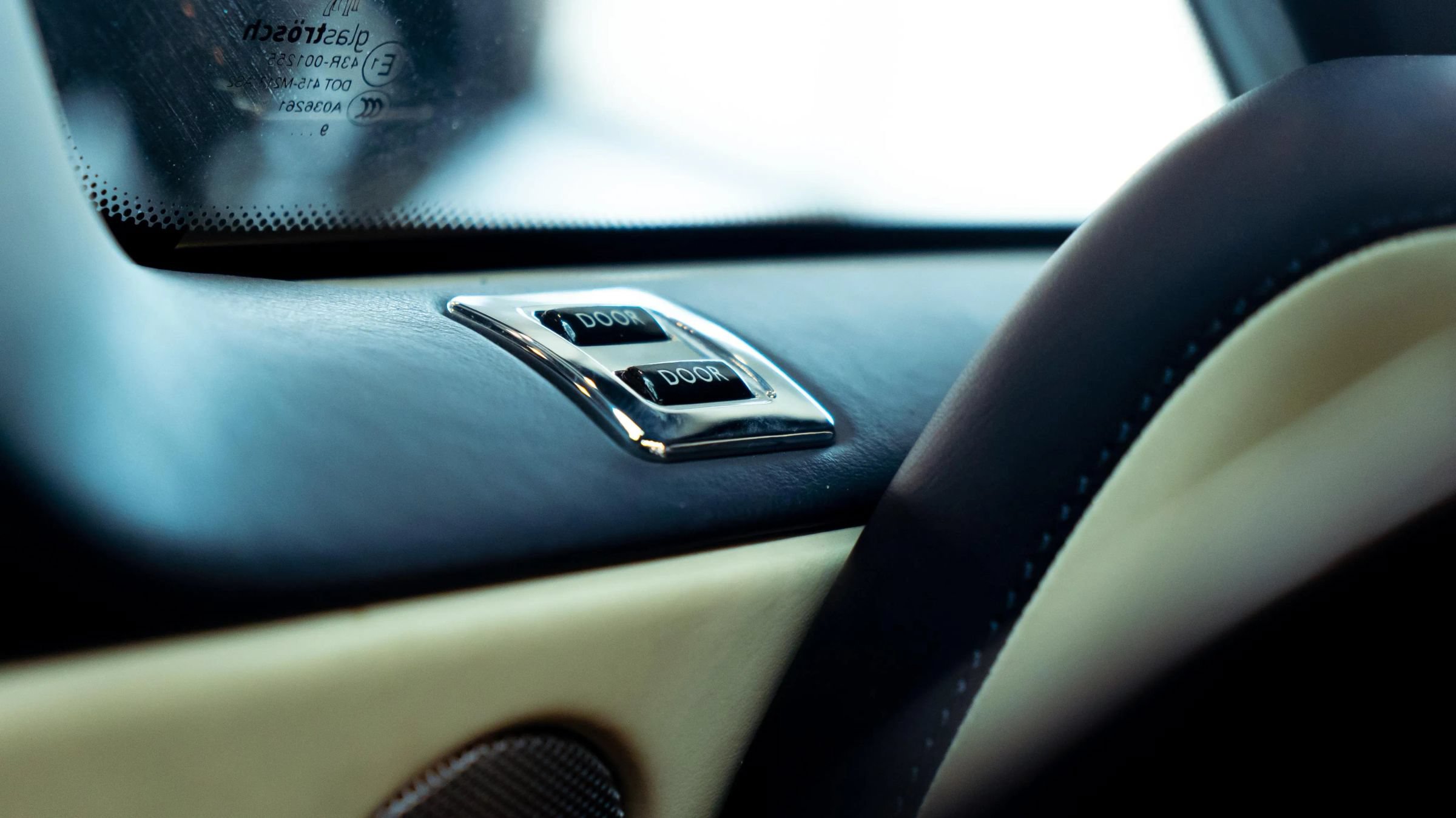 Used 2011 Rolls-Royce Phantom Drophead Coupe RWD image 34