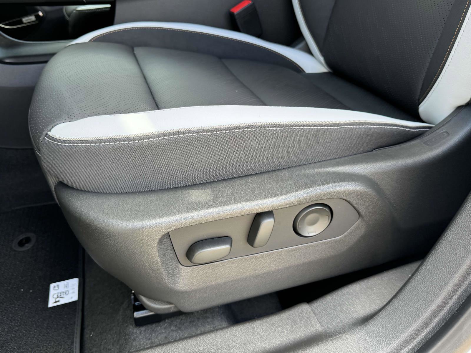 New 2025 Buick Envision Sport Touring image 17