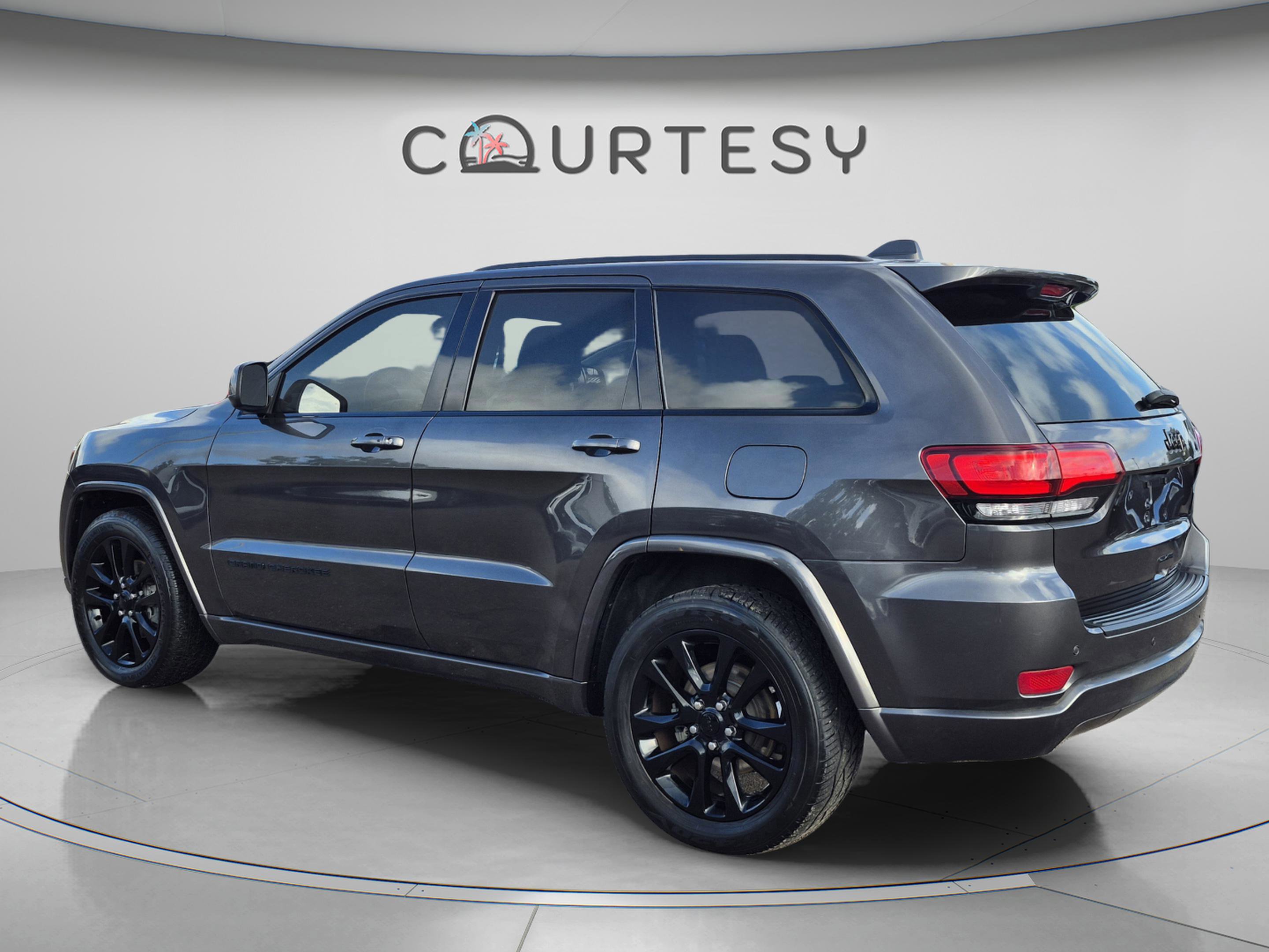 Used 2019 Jeep Grand Cherokee Altitude RWD image 5