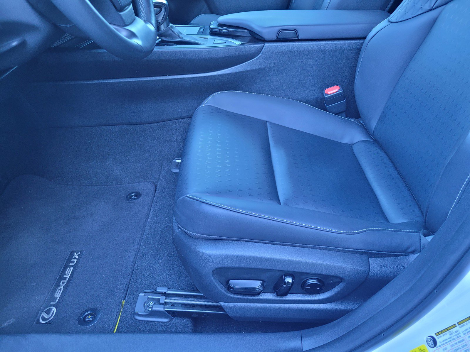 Certified 2022 Lexus UX 200 w/ Accessory Package (Z2) FWD image 23