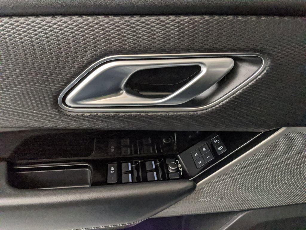 Used 2019 Land Rover Range Rover Velar R-Dynamic SE image 16