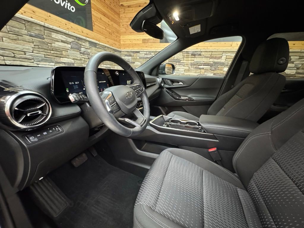 Used 2025 Chevrolet Equinox LT w/ Midnight Edition image 28