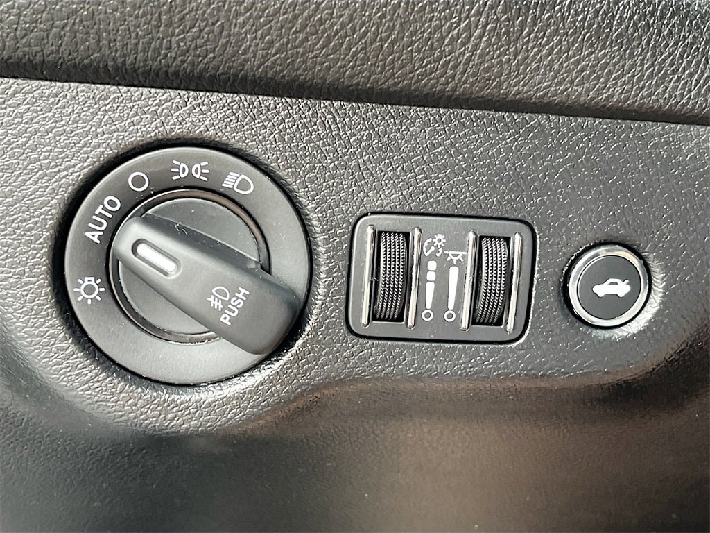 Used 2021 Dodge Challenger SXT w/ Blacktop Package image 10