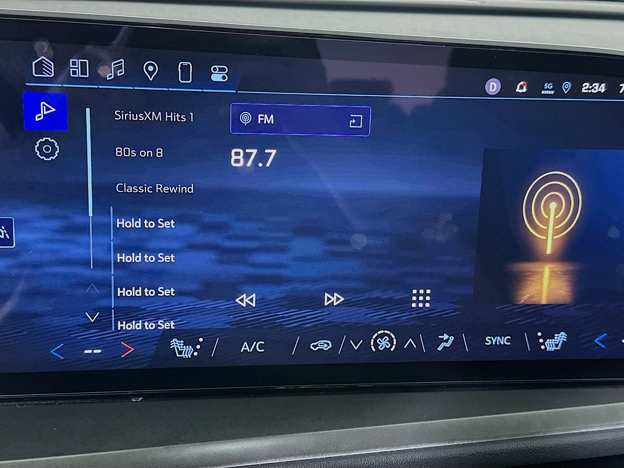 Used 2025 Chevrolet Traverse LT image 21