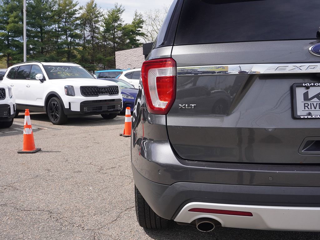 Used 2016 Ford Explorer XLT AWD/4WD image 12