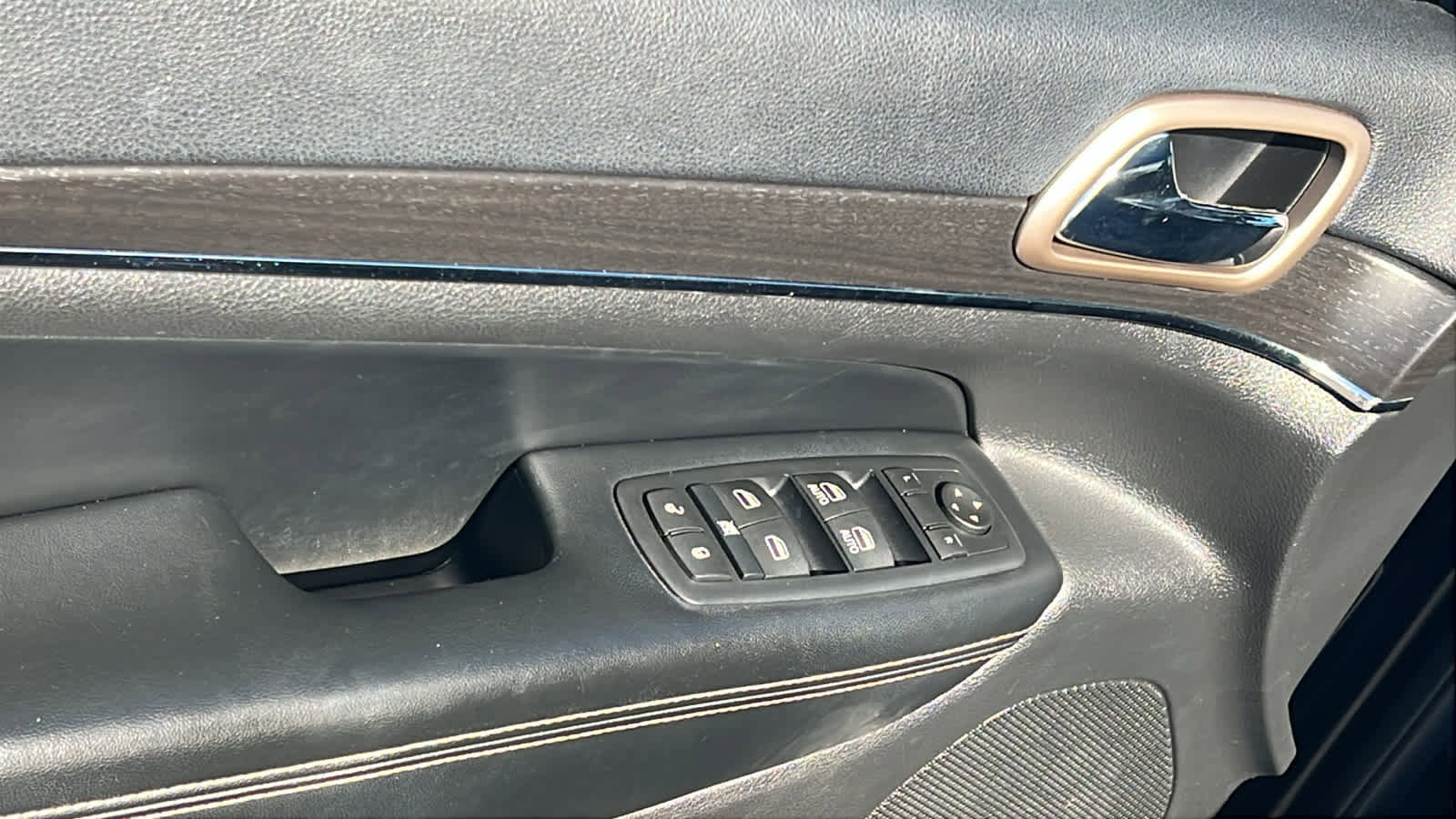 Used 2016 Jeep Grand Cherokee Limited image 22