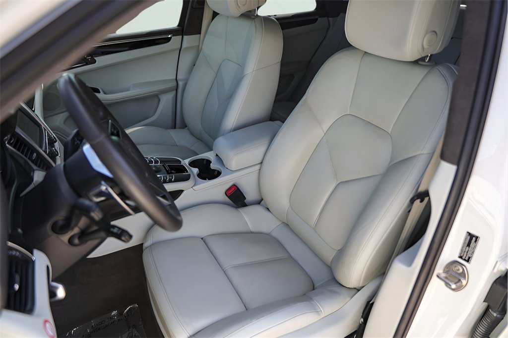 Used 2016 Porsche Macan Turbo image 10