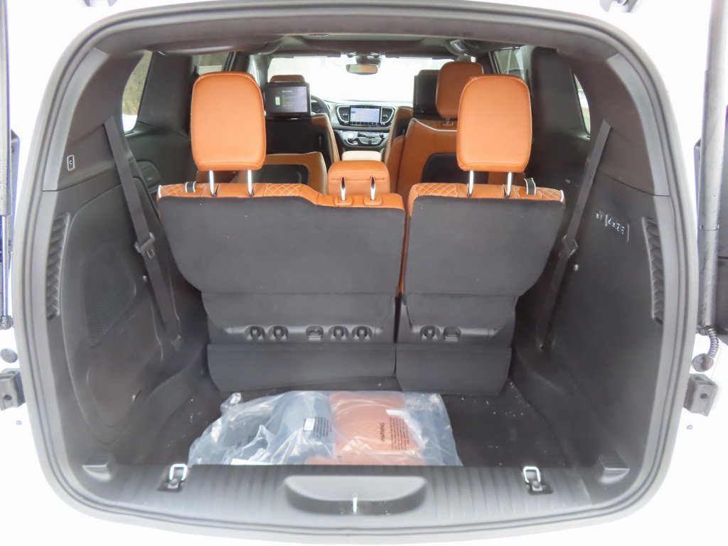 New 2026 Chrysler Pacifica Pinnacle w/ Trailer Tow Group image 21