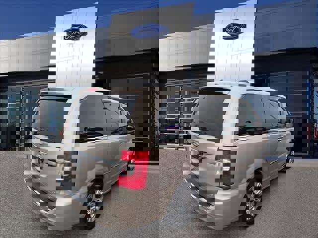 Used 2015 Chrysler Town & Country Limited Platinum image 2