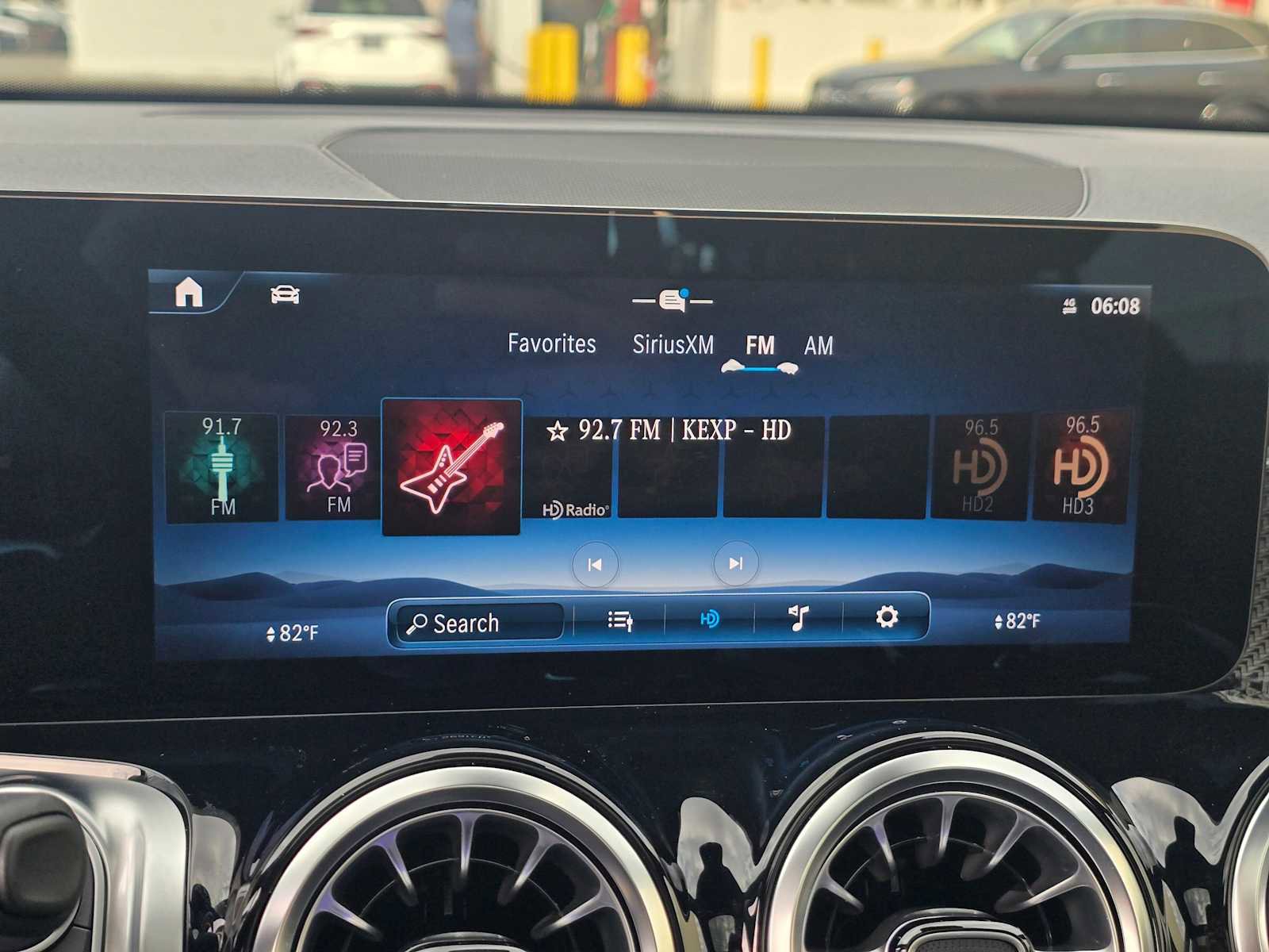 Used 2025 Mercedes-Benz GLB 35 AMG 4MATIC image 30