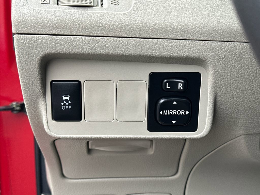 Used 2013 Toyota Corolla LE image 25