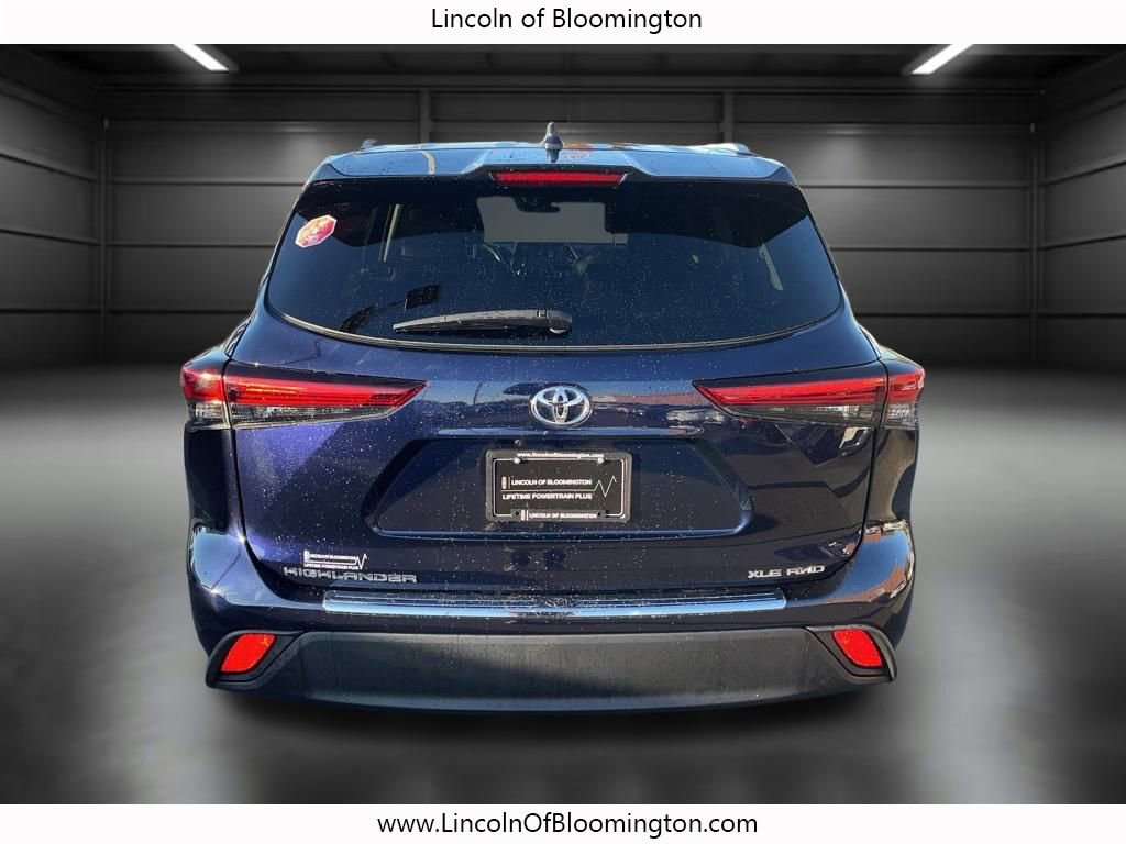 Used 2022 Toyota Highlander XLE image 4