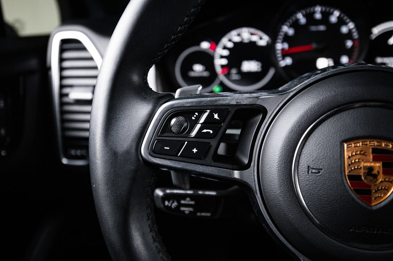 Certified 2023 Porsche Cayenne Platinum Edition AWD/4WD image 17
