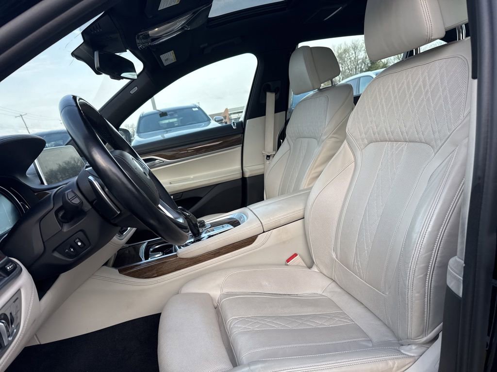 Used 2018 BMW 750i xDrive AWD/4WD image 10