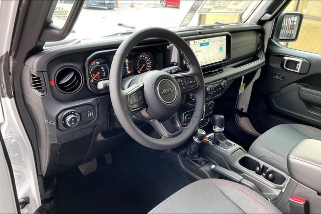 New 2026 Jeep Gladiator Rubicon w/ Steel Power Dome Hood Package AWD/4WD image 6