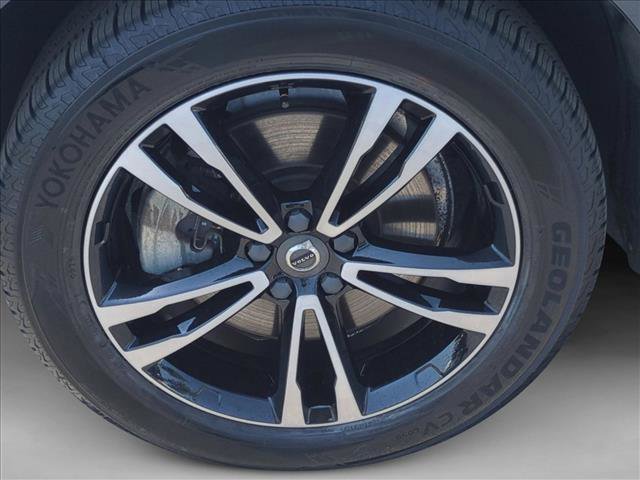 Used 2018 Volvo XC60 T6 Momentum w/ Vision Package image 23