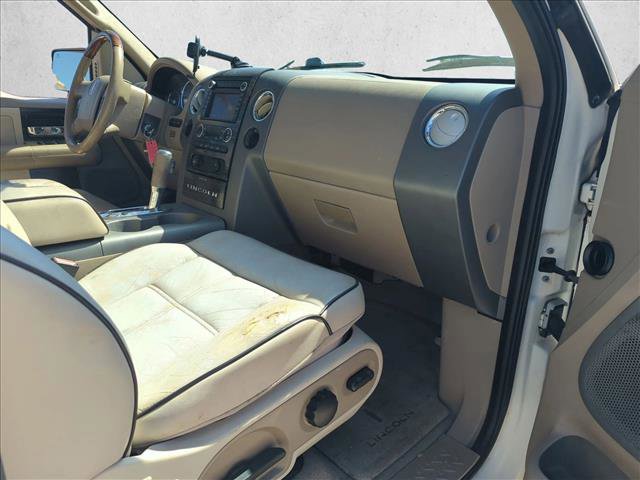 Used 2008 Lincoln Mark LT 4x4 image 16