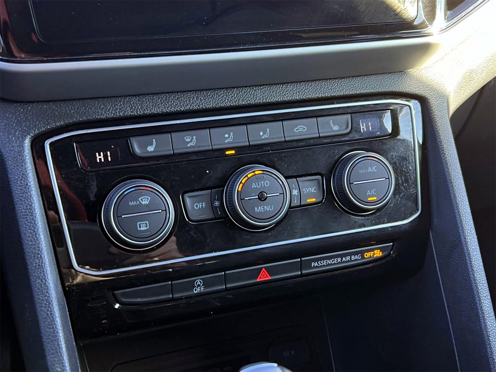 Used 2023 Volkswagen Atlas Cross Sport SE image 35