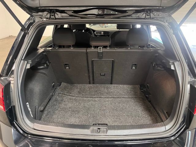 Used 2018 Volkswagen Golf 4-Door image 16