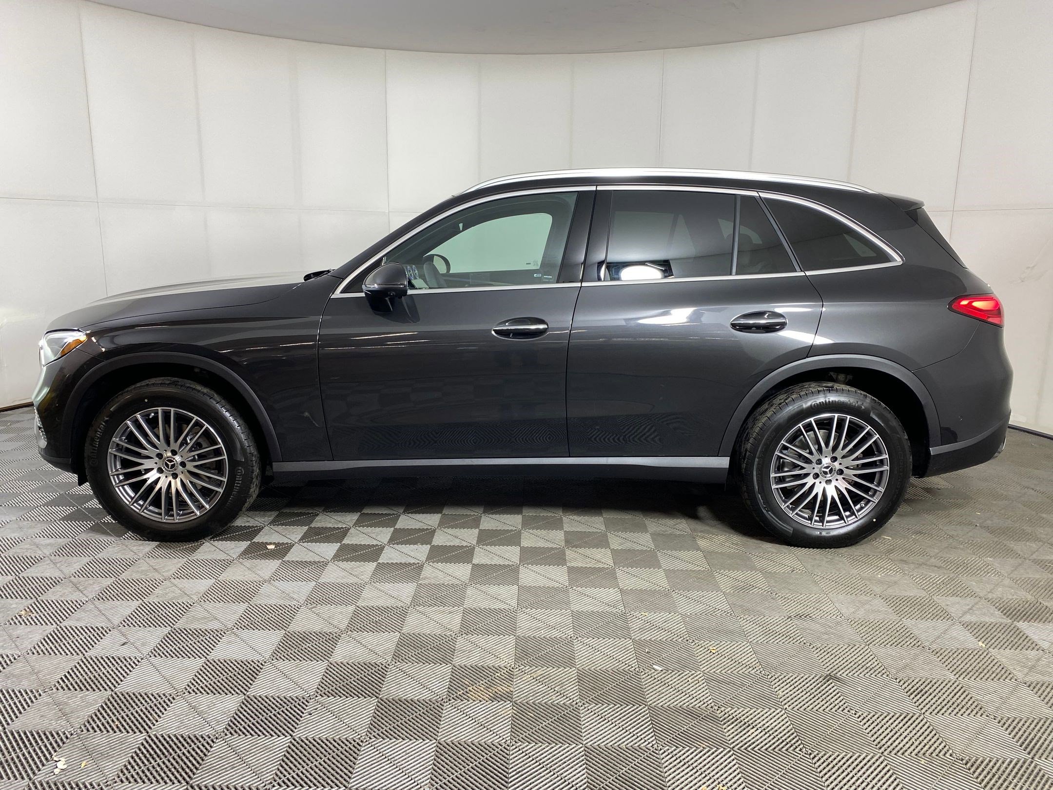 Used 2026 Mercedes-Benz GLC 300 4MATIC image 2