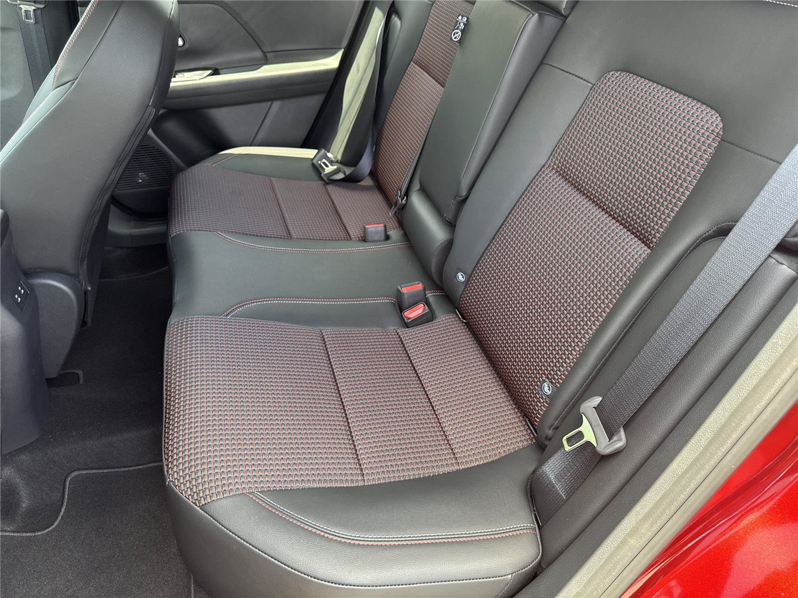 New 2026 Nissan Kicks SR AWD/4WD image 30