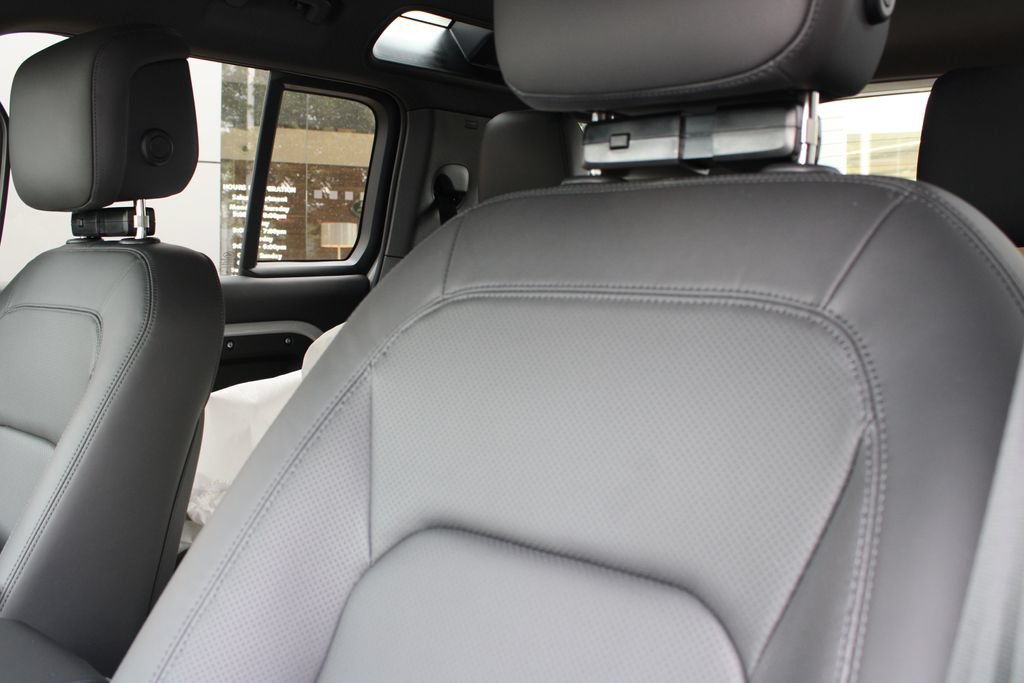 New 2026 Land Rover Defender 110 S AWD/4WD image 8