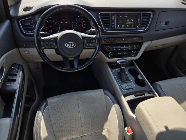 Used 2017 Kia Sedona LX w/ LX Essentials Premium Package FWD image 16