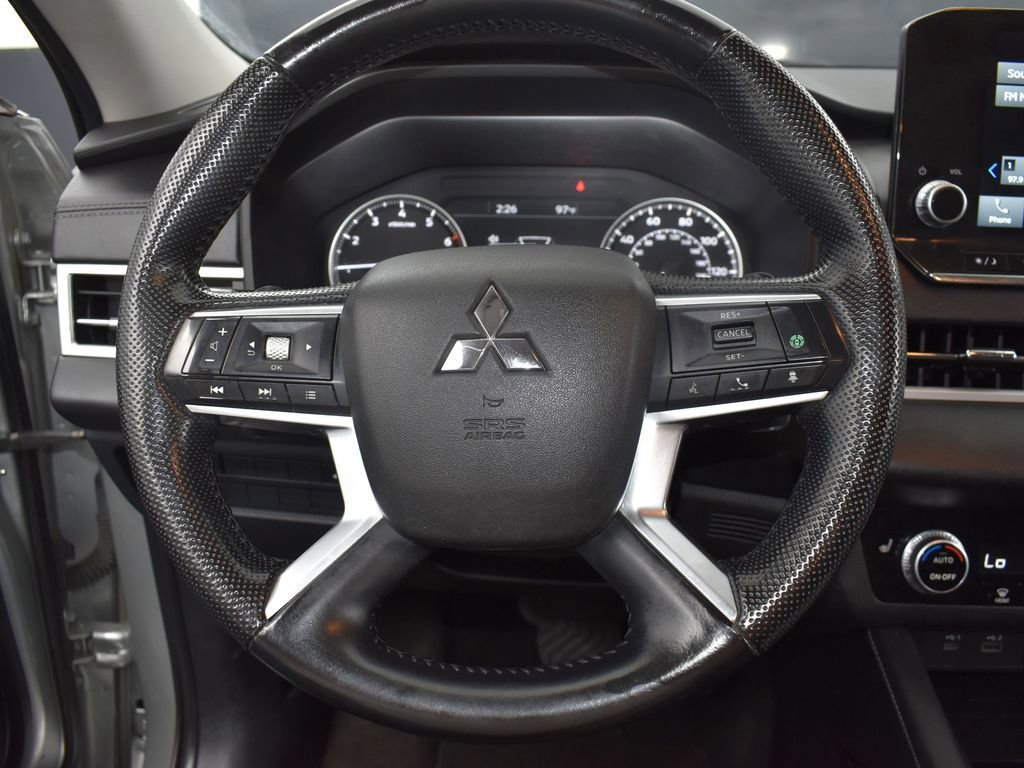 Used 2022 Mitsubishi Outlander SE image 17