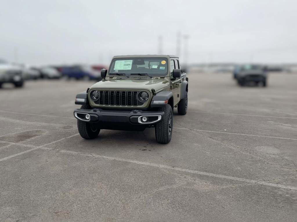 New 2026 Jeep Gladiator Sport image 3
