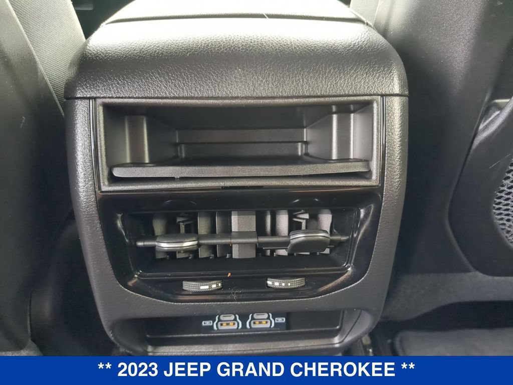 Used 2023 Jeep Grand Cherokee Laredo AWD/4WD image 17