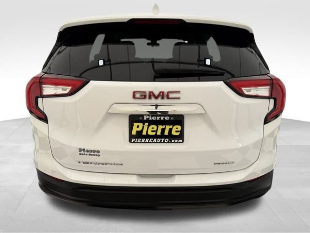 Used 2024 GMC Terrain SLE image 3