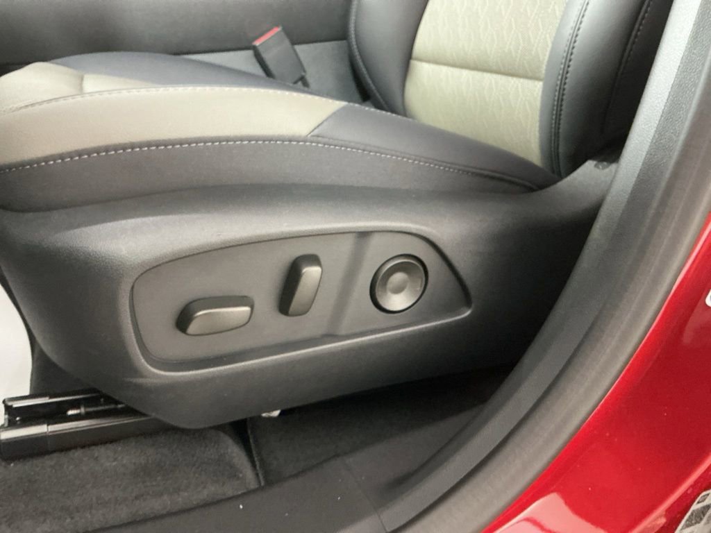 New 2026 Chevrolet Equinox LT w/ Convenience Package II AWD/4WD image 6