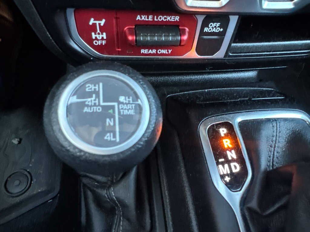 Used 2024 Jeep Wrangler Unlimited AWD/4WD image 25
