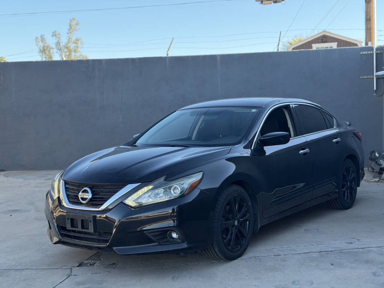 Used 2017 Nissan Altima 2.5 SR w/ Midnight Edition Package FWD image 1