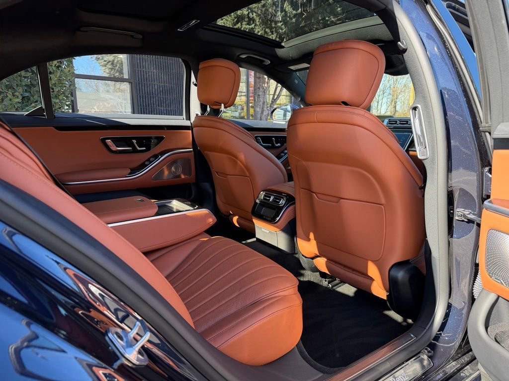 Used 2023 Mercedes-Benz S 500 4MATIC w/ Warmth & Comfort Package image 36