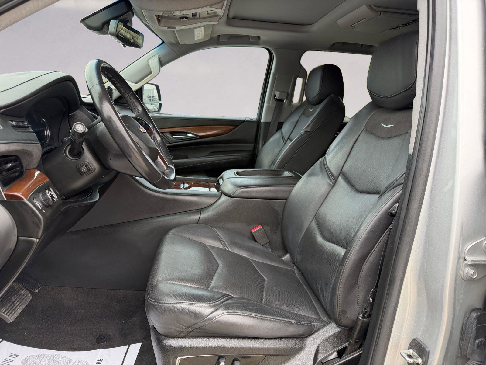 Used 2020 Cadillac Escalade Premium Luxury image 9