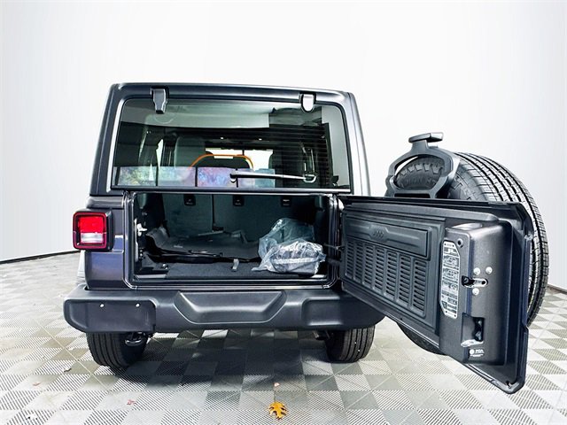 Used 2025 Jeep Wrangler Sport image 30