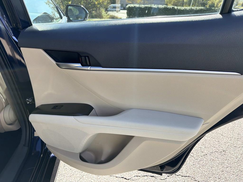 Used 2021 Toyota Camry LE image 20
