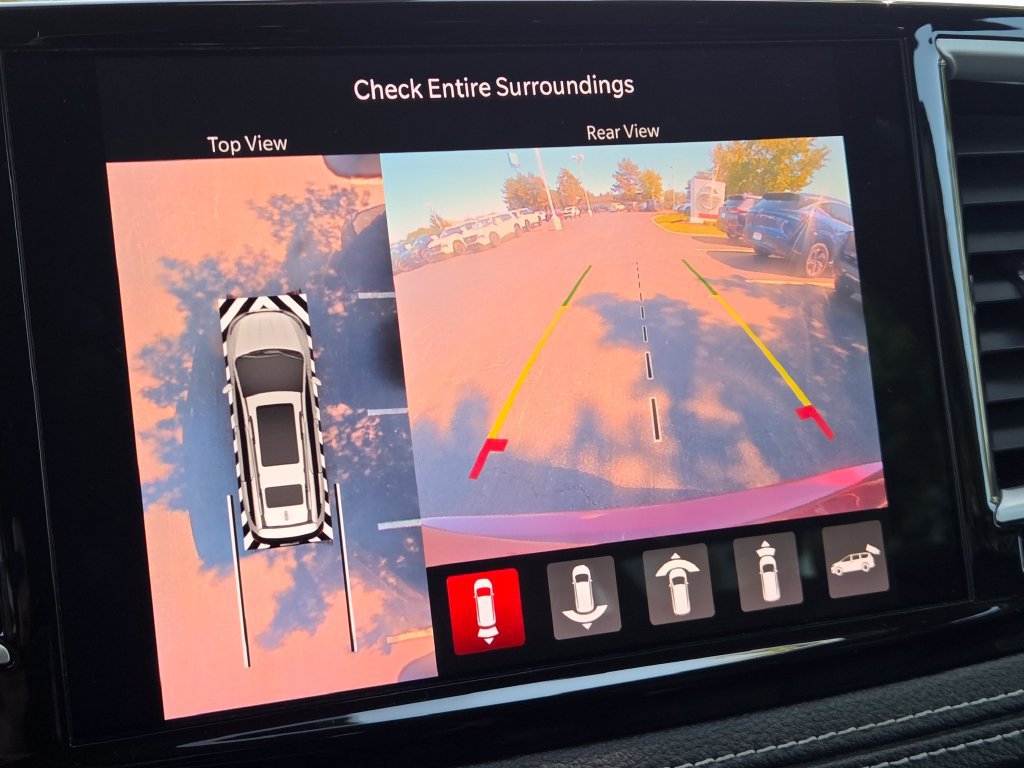 Used 2022 Chrysler Pacifica Touring-L w/ Uconnect Theater Family Group FWD image 6