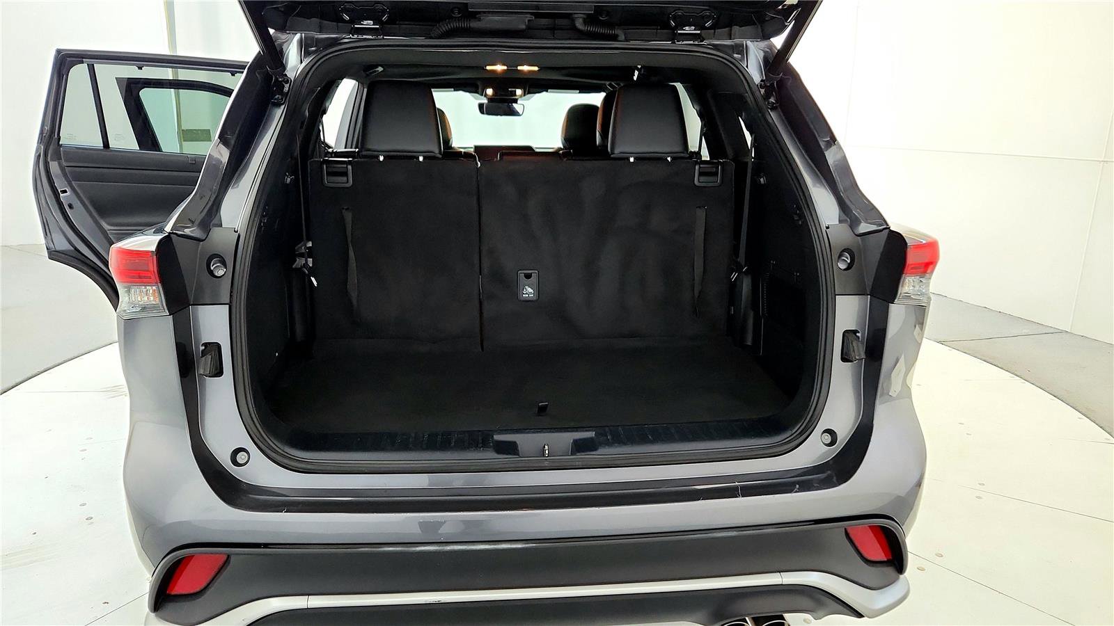 Used 2023 Toyota Highlander XSE AWD/4WD image 36