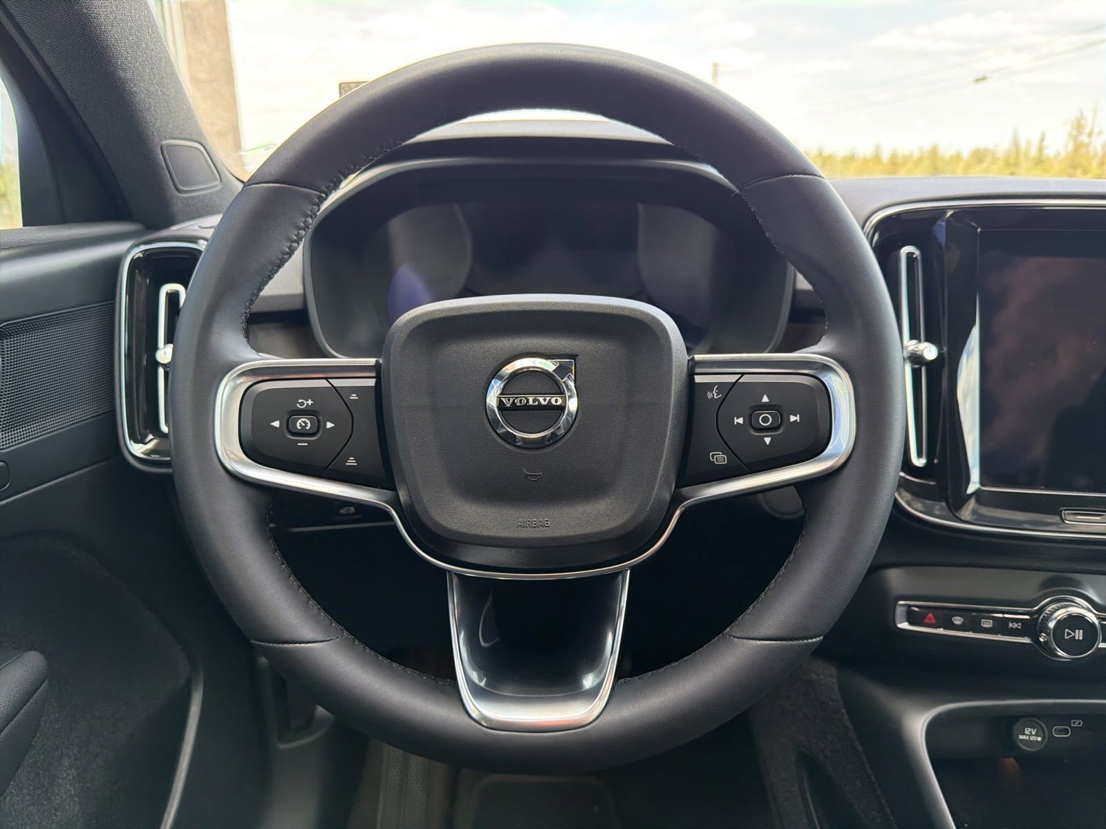 Used 2023 Volvo C40 Recharge Core w/ Climate Package AWD/4WD image 11