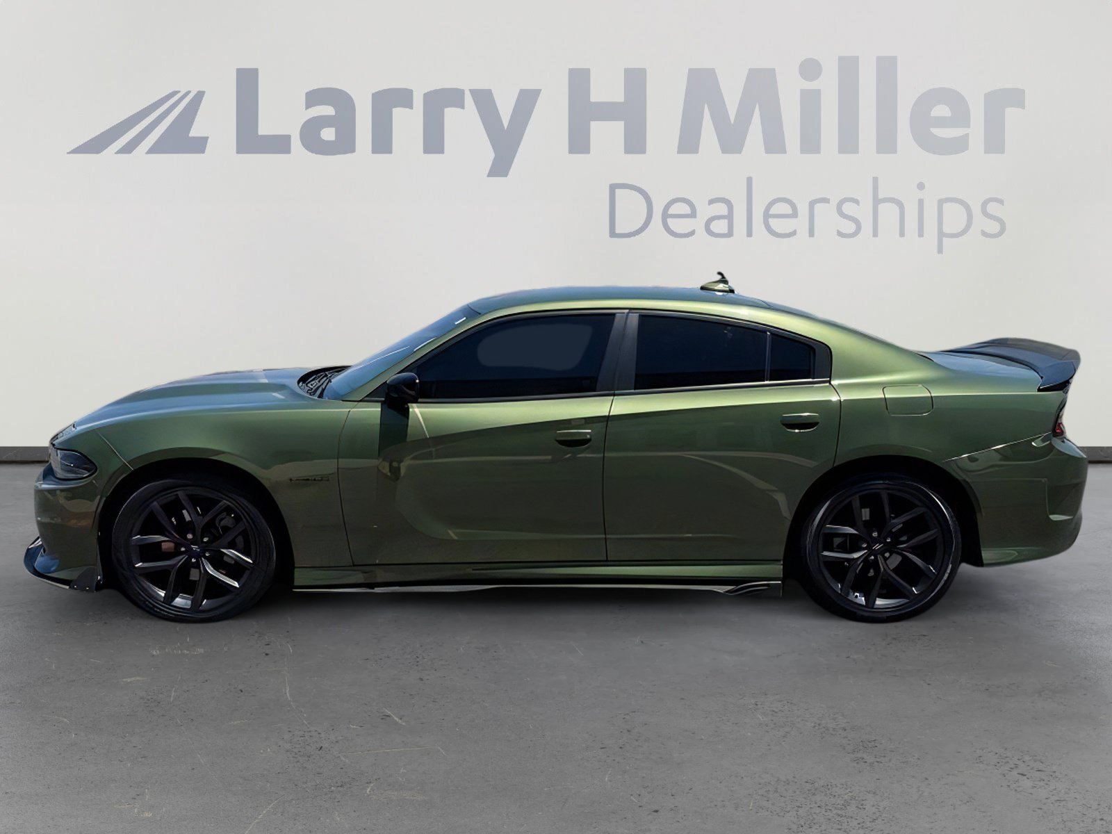 Used 2022 Dodge Charger R/T w/ Blacktop Package RWD image 2