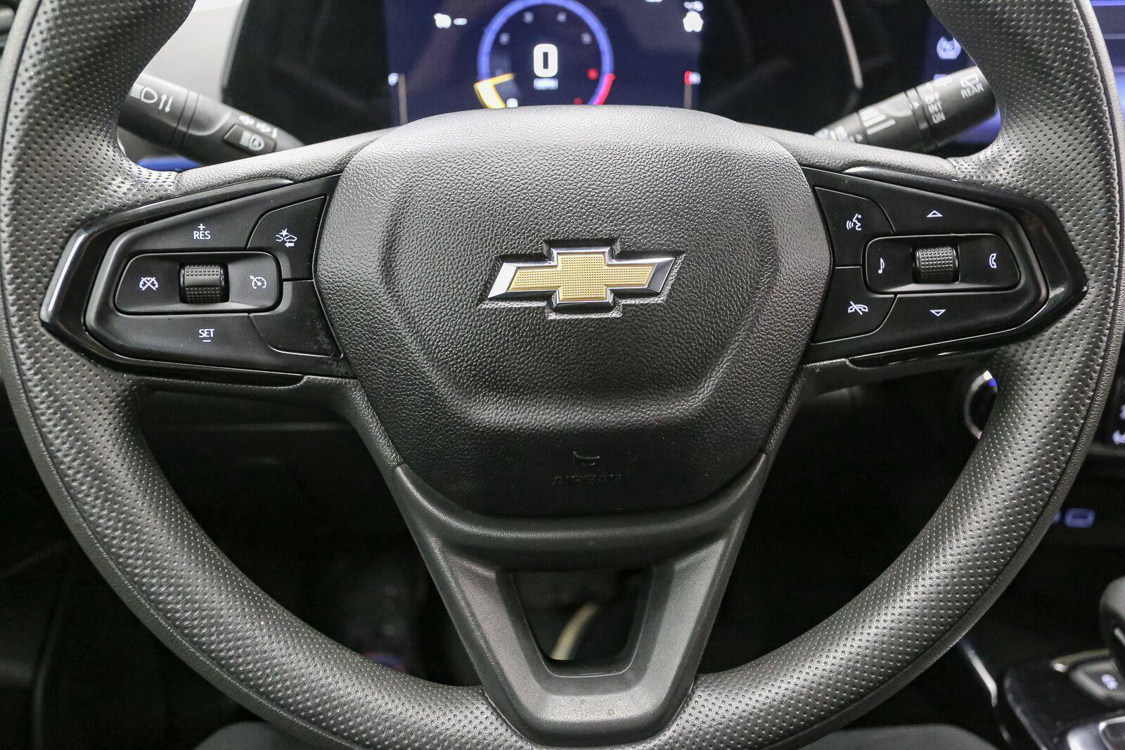 Used 2025 Chevrolet Trax LT FWD image 32
