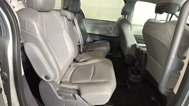 Used 2021 Toyota Sienna XLE FWD image 30